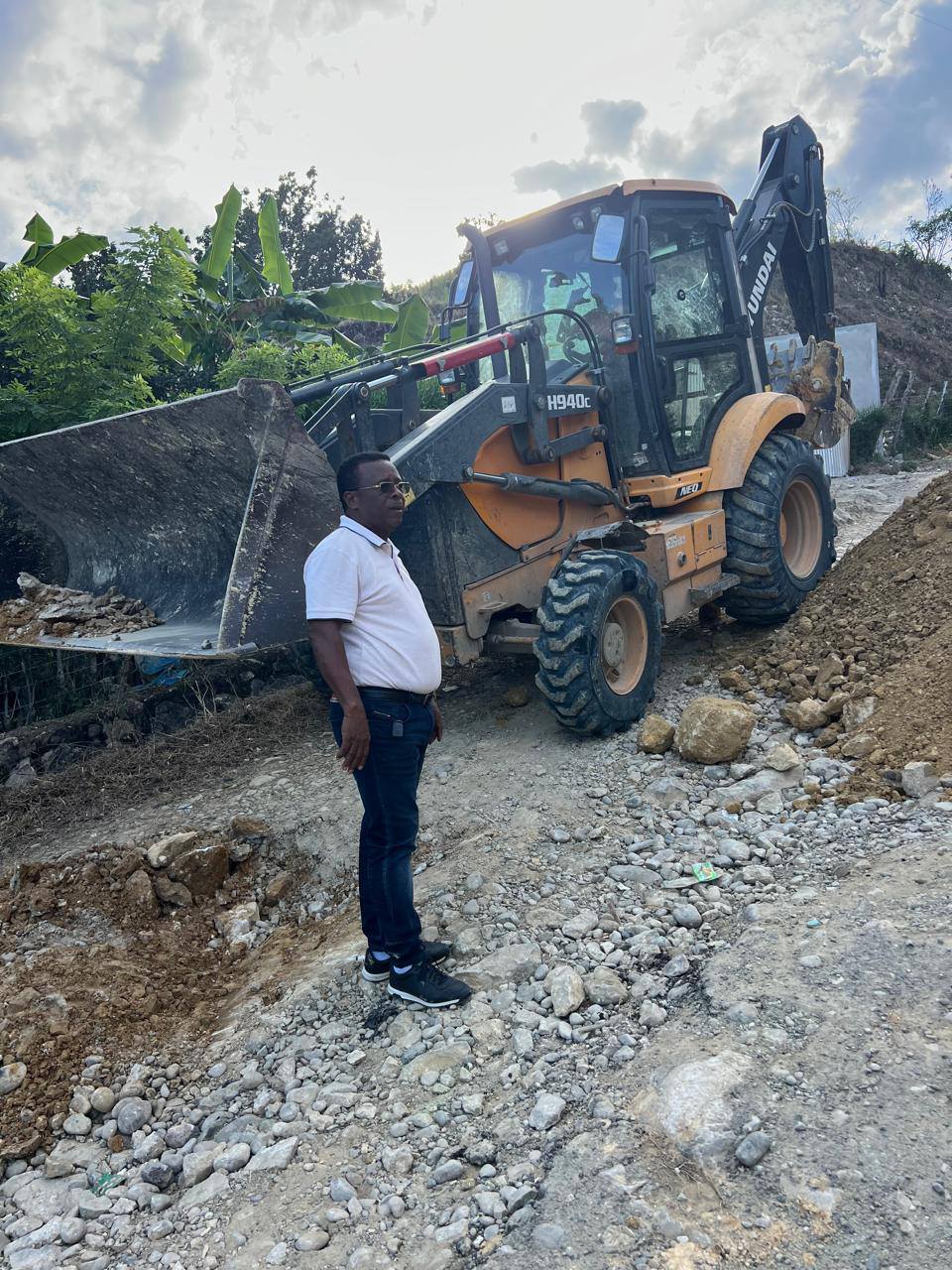 Ayuntamiento de Comendador mejora acceso en Los Corotisitos