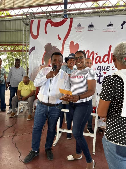 Alcalde entrega mediante Rifa RD$100.000.00