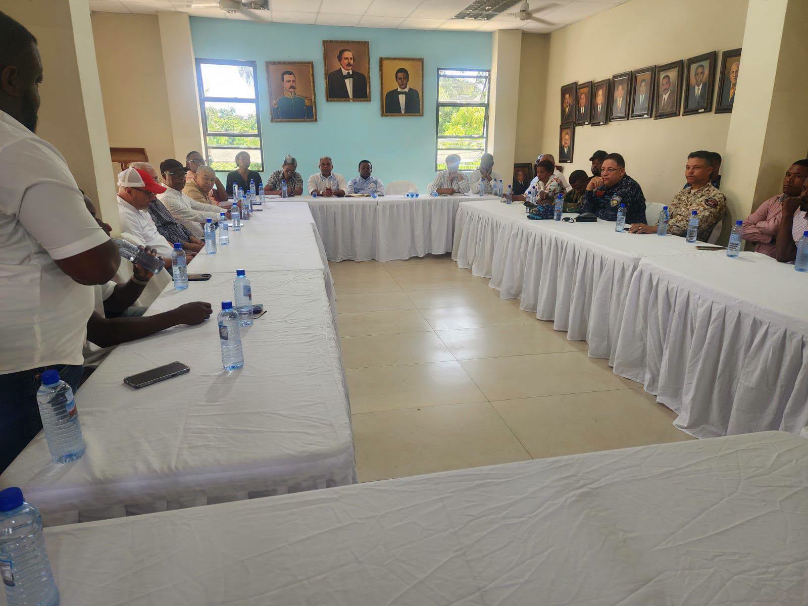 Alcalde Participa en importante reunión